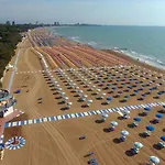 Seaside Flat In The Heart Of Lignano *