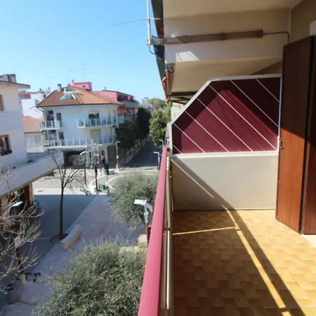 Seaside Flat In The Heart Of Lignano Апартаменты *