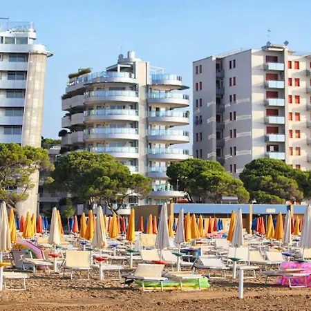 Seaside Flat In The Heart Of Lignano Апартаменты *