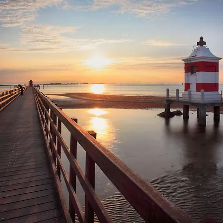 Seaside Flat In The Heart Of Lignano Линьяно-Саббьядоро